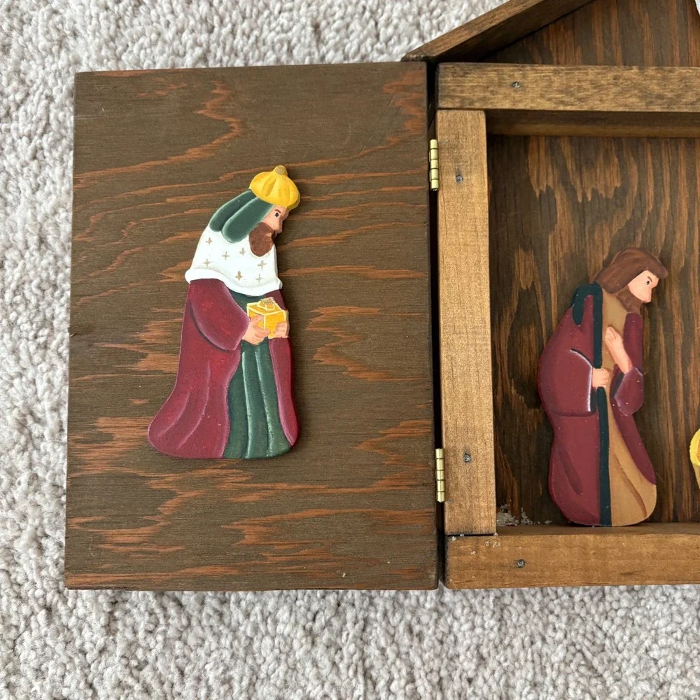 N/A charming wooden